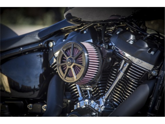 Harley-Davidson_Breakout_-_Milwaukee_8_-_schwarz-Ape-042