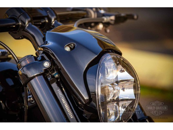 Harley-Davidson-Milwaukee-Eight-Breakout-black-006