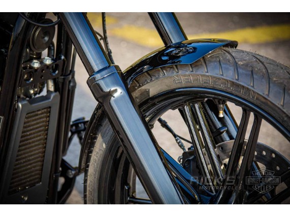 Harley-Davidson-Milwaukee-Eight-Breakout-black-008