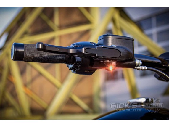 Harley-Davidson-Milwaukee-Eight-Breakout-black-021