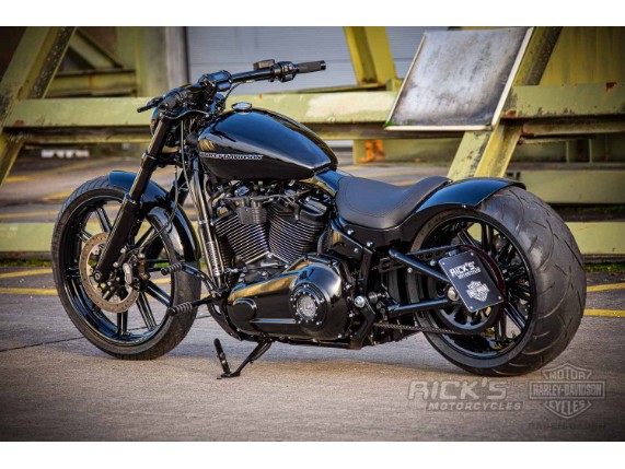 Harley-Davidson-Milwaukee-Eight-Breakout-black-030