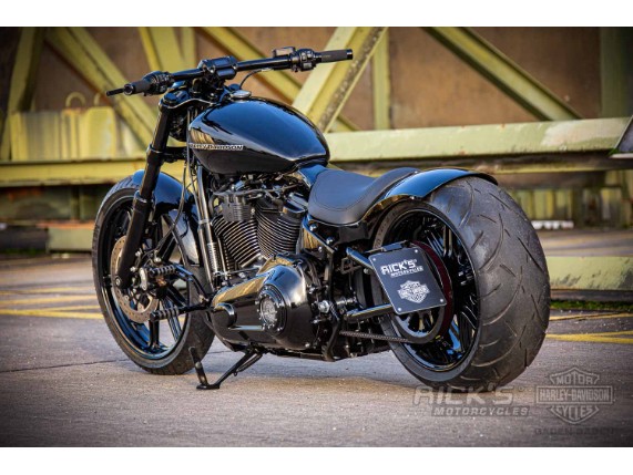 Harley-Davidson-Milwaukee-Eight-Breakout-black-031