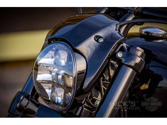 Harley-Davidson-Milwaukee-Eight-Breakout-black-044