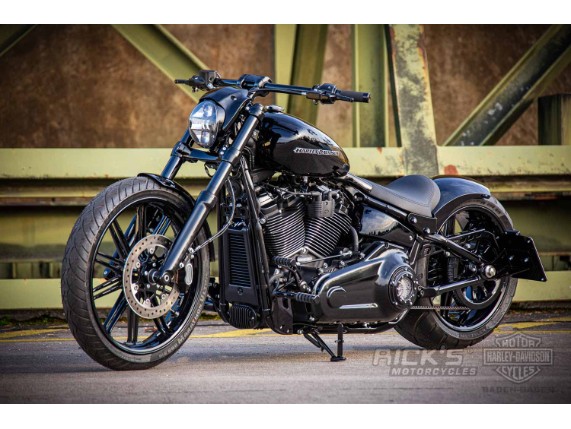 Harley-Davidson-Milwaukee-Eight-Breakout-black-048