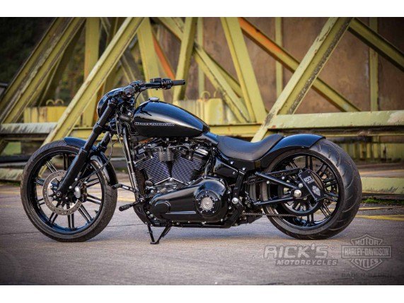 Harley-Davidson-Milwaukee-Eight-Breakout-black-051