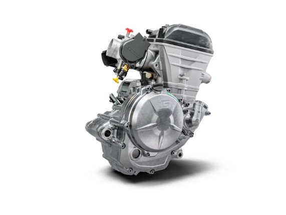pho_nmon_61140_my24_mc_250_f_engine_right__sall__awsg__v1
