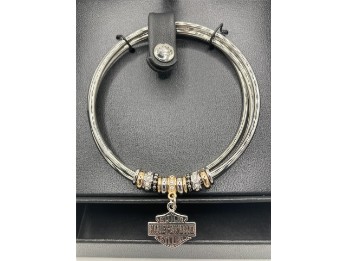 Harley-Davidson® 3-teiliges Armreif-Set für Damen mit Bar & Shield-Logo-Anhängern, silberfarben