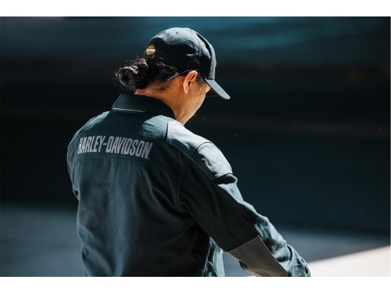 my25-fltrxstse-lifestyle-0032-jk-delivery_sgt.jpg[8192_-1xoxarxbg(white)]