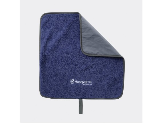 pho_hs_pers_vs_3hs240039700_paddock_changing_mat_front__sall__awsg__v1