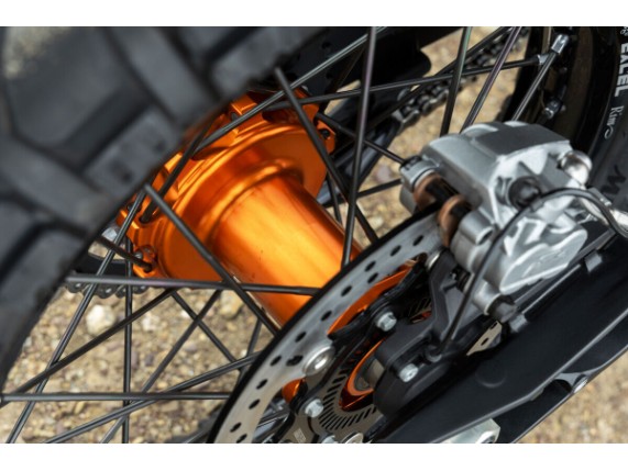 pho_pp_mon_652307_my25_ktm_890_adventure_r___details_ktm_890_adventure_r__sall__awsg__v1