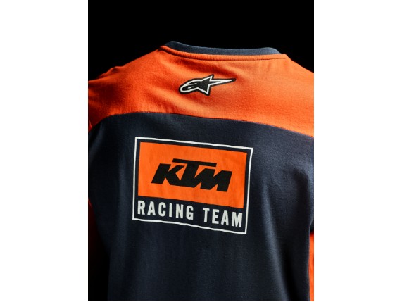 pho_pw_closeup_231671_3pw185600x_replica_team_tee_close_up__sall__awsg__v1