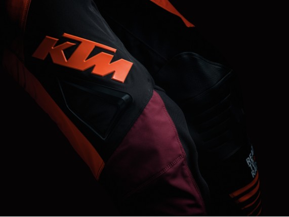 pho_pw_closeup_261642_3pw20000210x_gravity_fx_pants_black_close_up__sall__awsg__v1