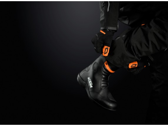 pho_pw_hero_253027_3pw191060x_andes_v2_boots_hero__sall__awsg__v1