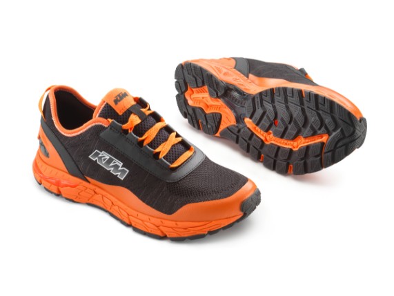 pho_pw_pers_vs_331981_3pw21002660x_team_corporate_shoes_front__sall__awsg__v1