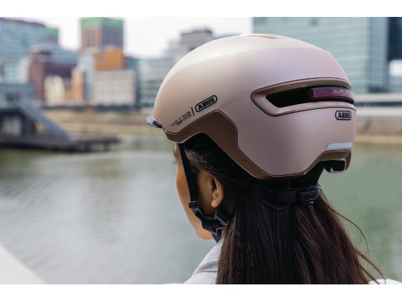 67039_Mood_Hud-Y_00A4837_3