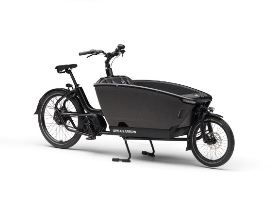 UA_FamilyNext_black_diagonally_front