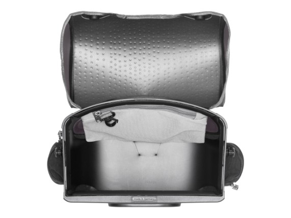 Ultimate-Six-Plus-7L_F3173_inside