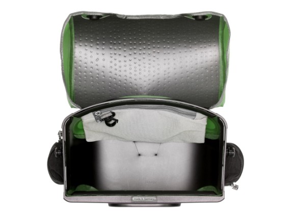 Ultimate-Six-Plus-7L_F3175_inside