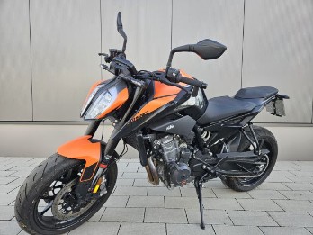 890 DUKE L