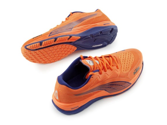 pho_pw_pers_rs_3pw23005200x_replica_team_shoes_back_studio_images__sall__awsg__v1