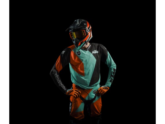 pho_pw_hero_3pw192320x_se_air_slash_shirt_mint_hero_2__sall__awsg__v1