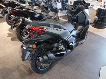 XMAX 300