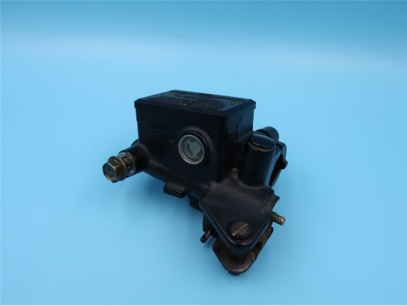 Yamaha FJR 1300 Kupplungspumpe - Hydraulisch - Ausgleichsbehälter (2)