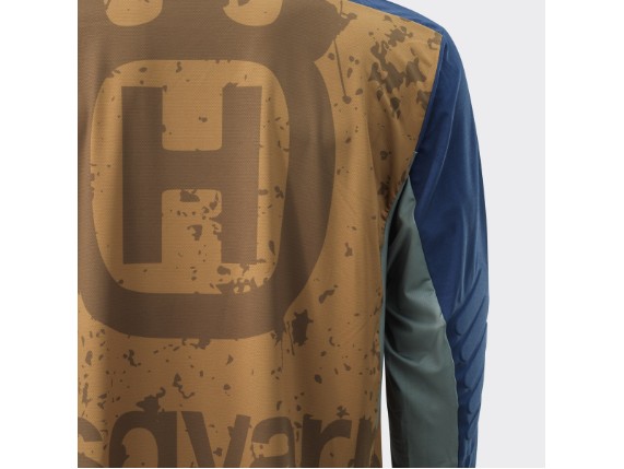 pho_hs_closeup_118510_3hs23001010x_gotland_shirt_blue_detail_3__sall__awsg__v1