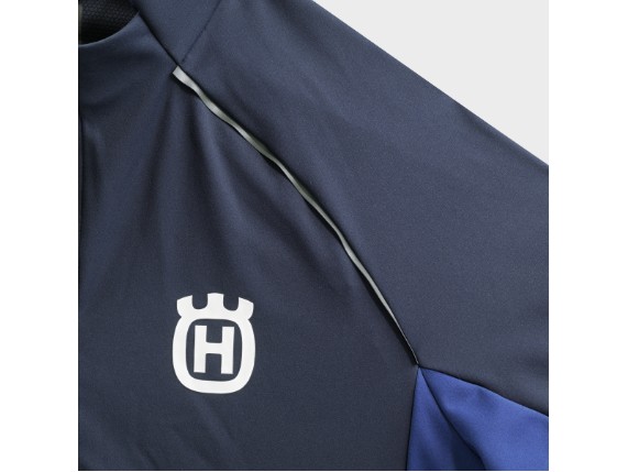 pho_hs_closeup_59867_3hs20001150x_accelerate_jacket_detail_1__sall__awsg__v1