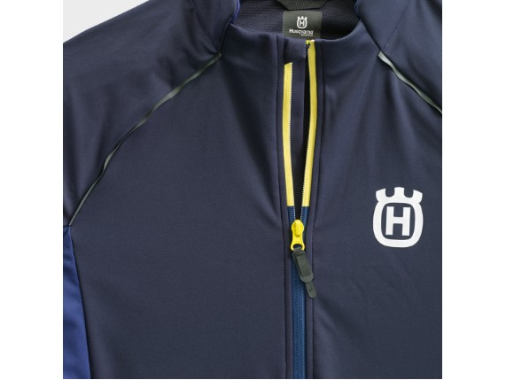 pho_hs_closeup_59868_3hs20001150x_accelerate_jacket_detail_2__sall__awsg__v1