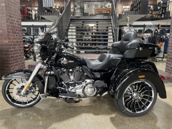 FLHTCUTG TRI GLIDE ULTRA