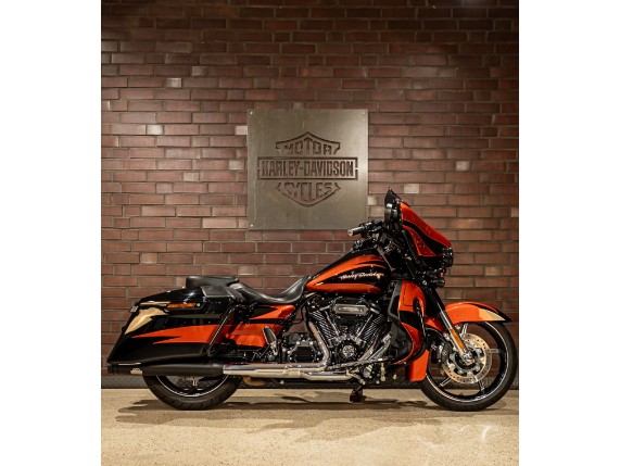 HARLEY-DAVIDSON FLHXSE Street Glide CVO, 0017967