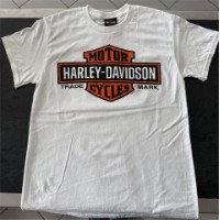 Harley-Davidson Elongated Dealer-Shirt mit Lübeck Holstentor Backprint 40294851