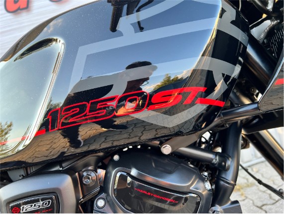 8e967e1afbe648048922af792703d293