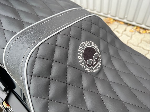 9853b7d605784d74b8dff985c7b435f7