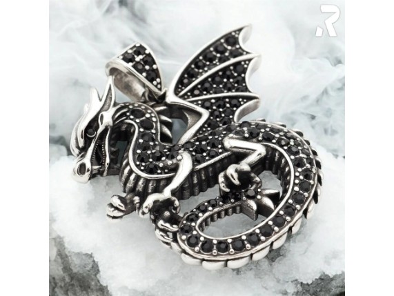 Drache Anhaenger Kettenanhaenger dragon silber edelstahl mit schwarzen schmucksteinen drachenschmuck rockyfy 01