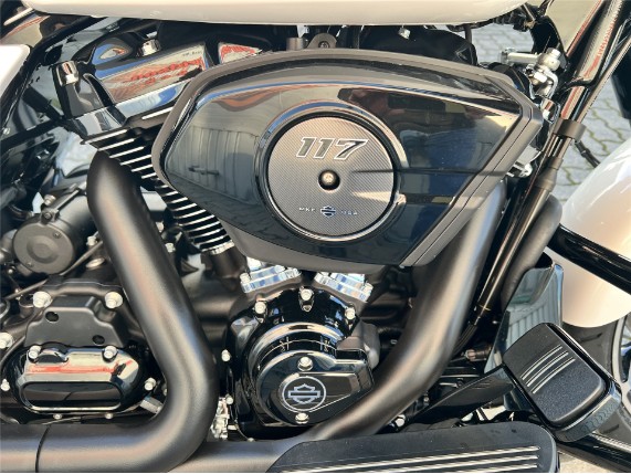 Harley-Davidson FLHX Street Glide White Onyx P, 0003584