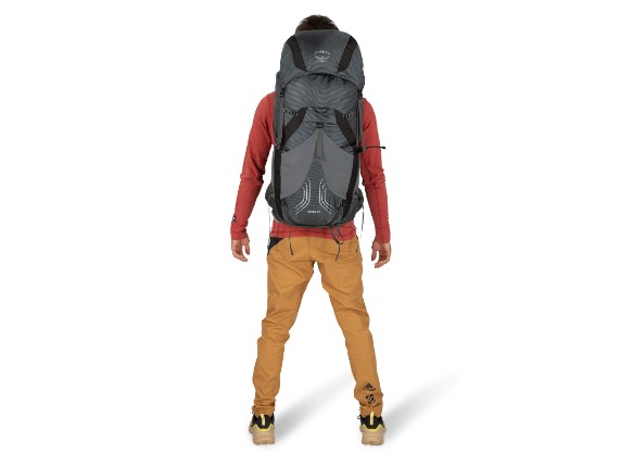 Exos_48L_S22_OnBody3_TungstenGrey