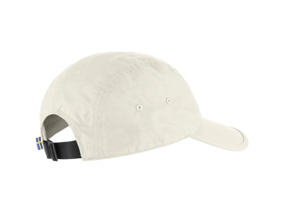 Fjäll Räven High Coast Wind Cap in Chalk White