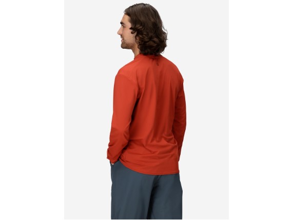 M16049-24360_OnModel_02_S25-900x1200-9d716664-af90-4fa3-ac2f-61e12b261c36