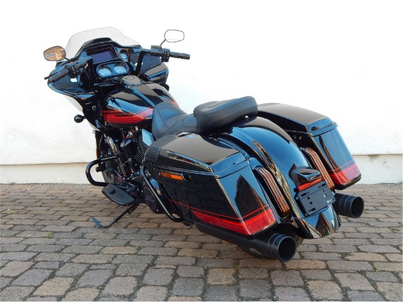 HARLEY-DAVIDSON FLTRXSE CVO ROAD GLIDE CUSTOM, 0004643