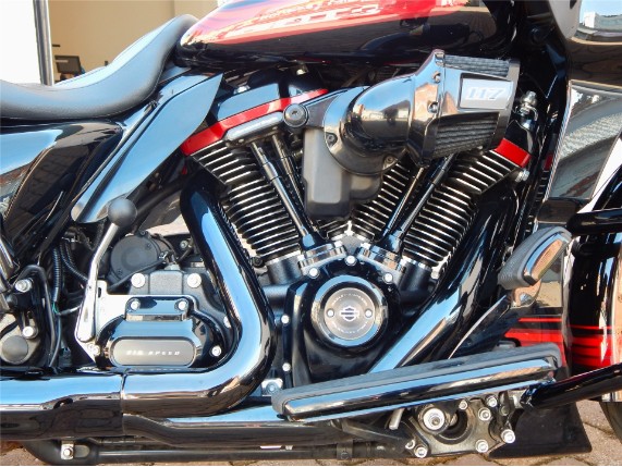 HARLEY-DAVIDSON FLTRXSE CVO ROAD GLIDE CUSTOM, 0004643
