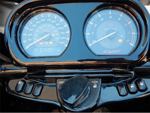 HARLEY-DAVIDSON FLTRXSE CVO ROAD GLIDE CUSTOM, 0004643