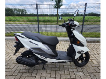 Avenis 125