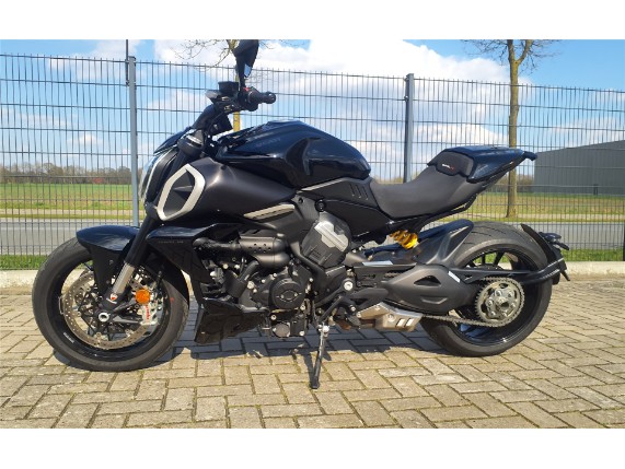DUCATI DIAVEL V4, 0003070