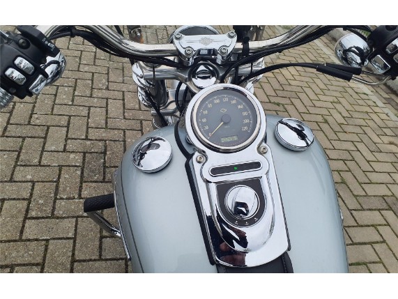 HARLEY DAVIDSON DYNA SUPER GLIDE CUSTOM, 0001061