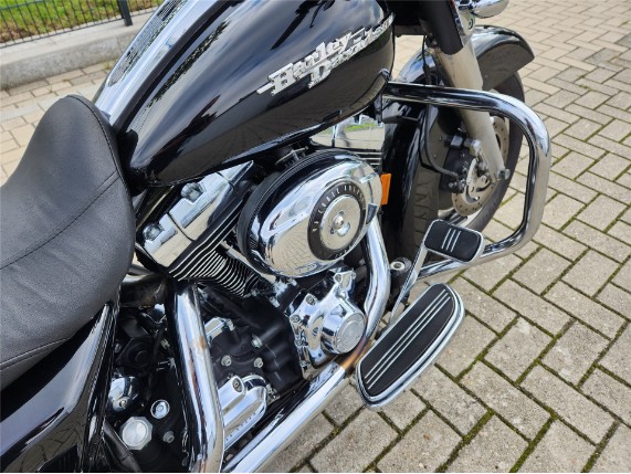 HARLEY DAVIDSON FLHX STREET GLIDE 1584, 1HD1KB4127Y609596