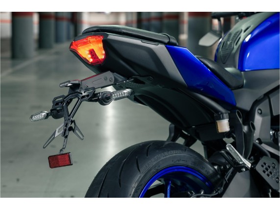 BLW-F16E0-00-00-LICENSE-PLATE-HOLDER-EU-Static-002