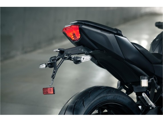 BLW-F16E0-00-00-LICENSE-PLATE-HOLDER-EU-Static-003