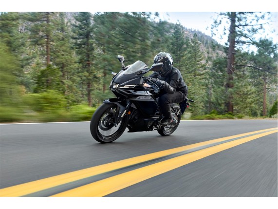 Yamaha R3 2026, 0037842